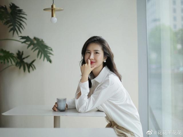 名嘴周群清晨发长文感叹，疑似婚姻出现变故，