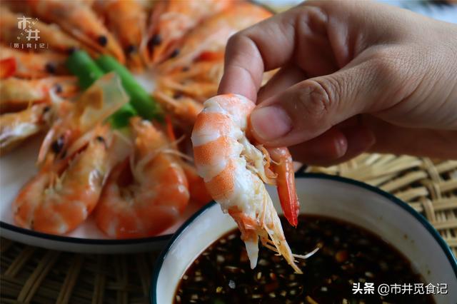 鲜虾，用水煮鲜味就跑了！海边渔民教你一招，虾肉不柴，鲜香软滑