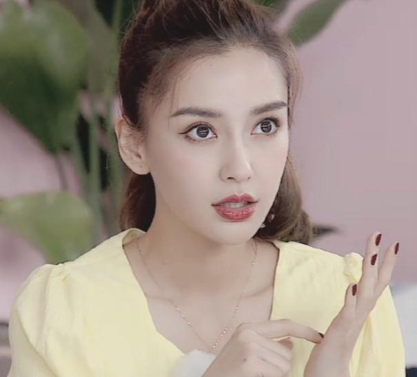 baby在十级网红滤镜下，镜头特写下看到眼妆，真被吓到了