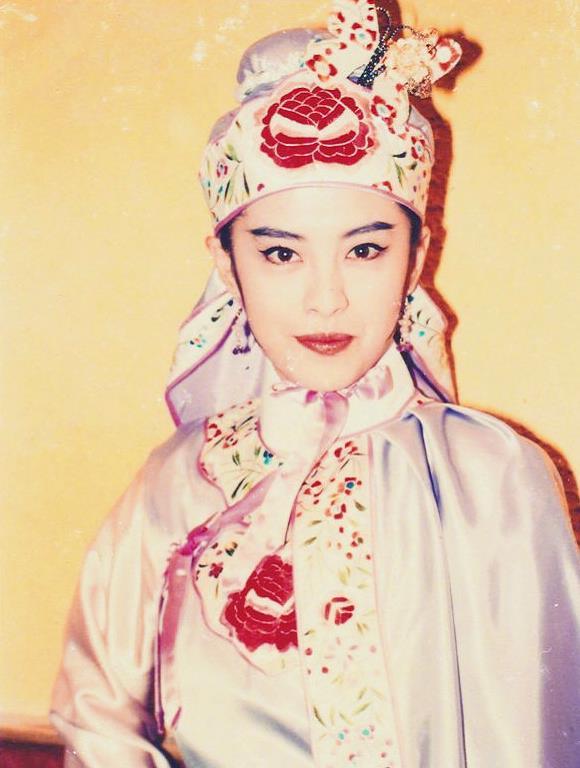 Angelababy致敬经典翻车？明明是模仿王祖贤，却被