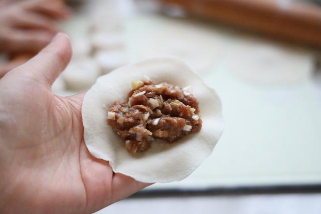 初伏吃饺子，最爱这种做法，鲜美营养，汤汁不流失，伏天吃真好