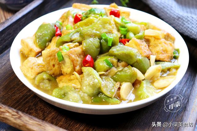 豆腐这样做太好吃了，不炒不油炸，加3根丝瓜，出锅比红烧还香