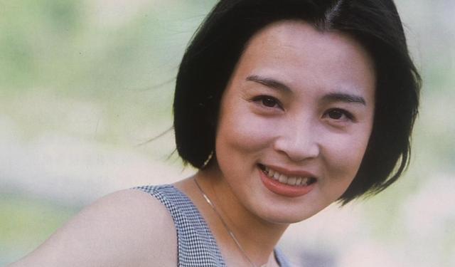她是昔日古裝第一美女，被英寧拋棄后息影，如今無人能識