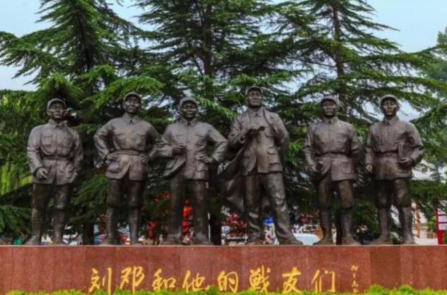 “八一”建军节，向人民英雄致敬