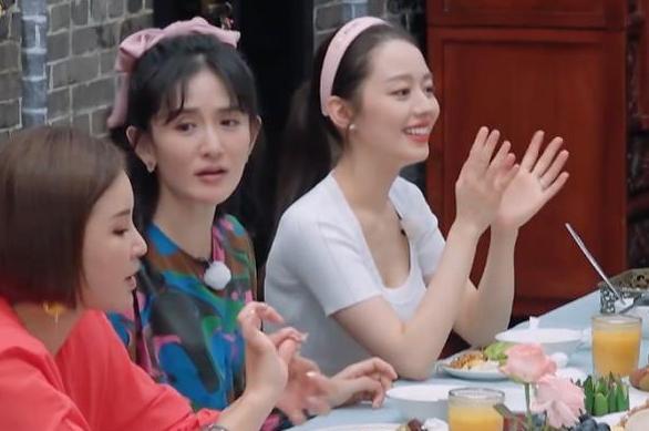 金瀚生日，用馒头和花代替蛋糕，许愿时的表现，吉娜笑得直拍桌子