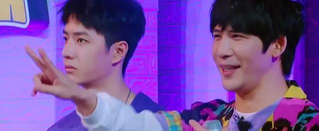 王一博主持《天天》不做功课？不认识嘉宾太尴尬，大张伟屡次提醒