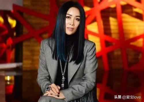 她曾和那英同平起平坐，却因赏人一巴掌被雪藏，成最可怜的天后