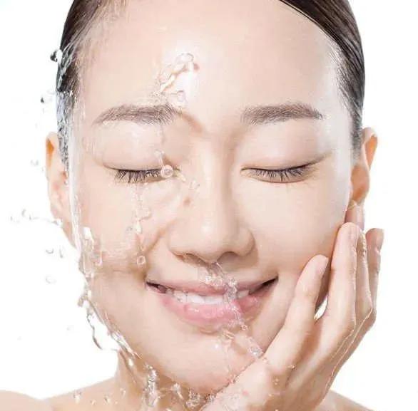 唯诺雅告诉你：肌肤紧致的状态，才是乘风破浪的自信