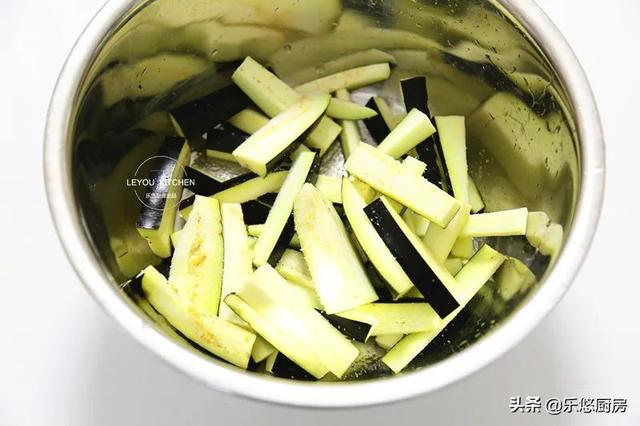 夏天最爱做的焖面，菜、面一锅出，比豆角焖面还入味