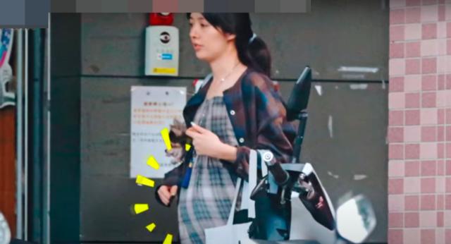 郭碧婷与友人素颜出街，小腹隆起实锤怀孕，嫁