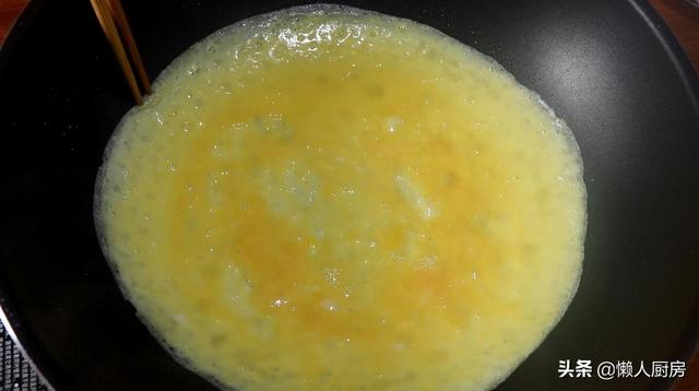 天热喝什么汤？嫩滑的豆腐，酥软的蛋皮，教你做豆腐蛋皮汤