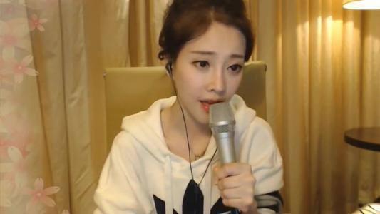 排名超过李健、华晨宇，网络歌手冯提莫是否被高估？