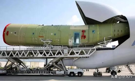 欧洲的标准运输机！能当加油机的A400M！西方最大