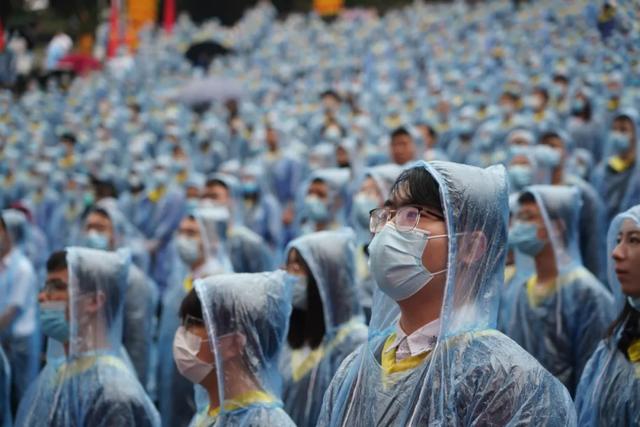 “复兴民族兮，誓作前锋”重庆大学的毕业典礼太感人……