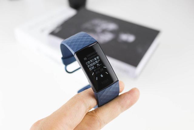售價(jià)過千的智能手環(huán)強(qiáng)在哪？Fitbit Charge 4告訴你：這就叫專業(yè)