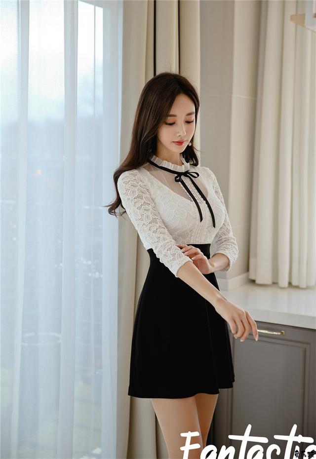 孙允珠：巴比伦圆环锁领浮雕白雪衣裙