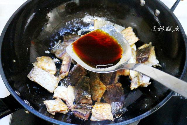 孩子考试，多吃鱼，学会这2招，鱼肉入味鱼皮不破，真好用