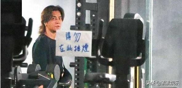 风波|罗志祥分手风波后首露面！与好友深夜球馆打球被直击 面容憔悴瘦了一圈