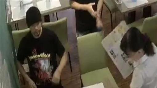 周杰伦|用监视器偷拍周杰伦餐厅道歉 开始觉得他太胖不像