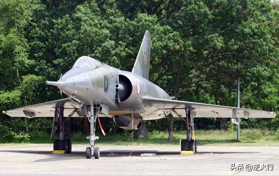 袖珍的法国超音速幻影Ⅳ轰炸机，战斗机改来的