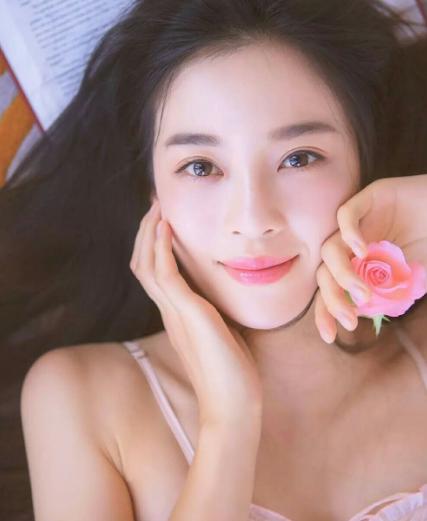 她人美戏好主角拿到手软，却始终火不起来，全