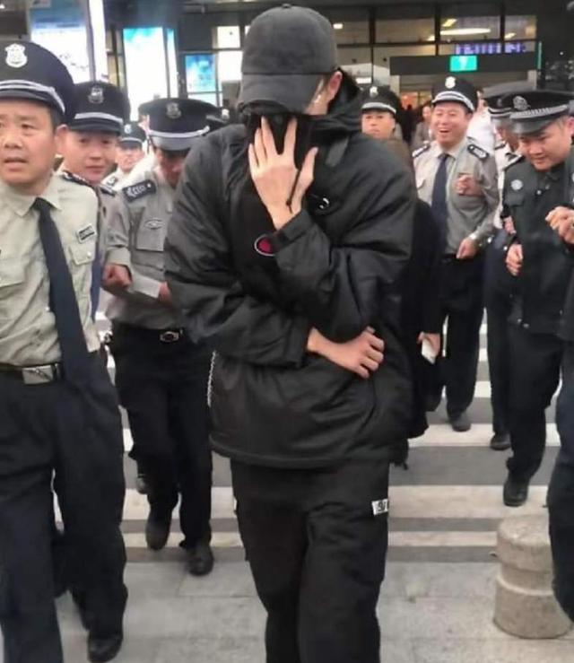 都是“意外”被拍的明星，有人官宣在一起，他