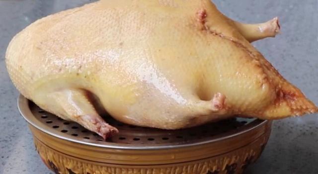 家庭版脆皮烤鸭，教你在家做，有一口锅就可以，皮脆肉嫩，真香