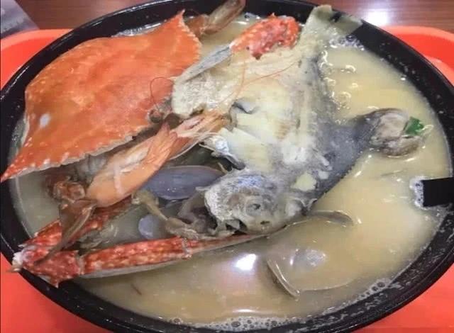 吴昕妈妈面馆每碗卖48，为啥人们还这么捧场？看