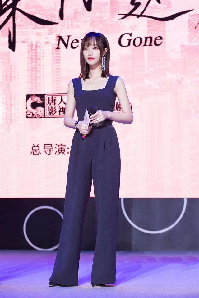 被蓝盈莹美到了，《浪姐》初舞台好惊艳，私服