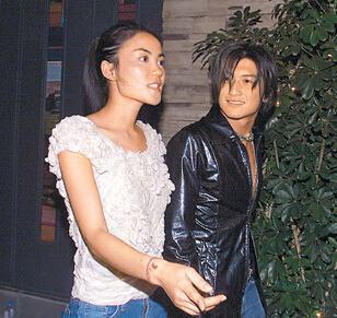 14年兜兜转转锋菲恋再续篇章，张柏芝深夜点赞，不知手滑还是真心