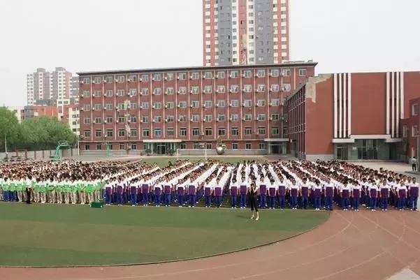 一退休教师亲诉：私立高中老板绞杀公立高中的