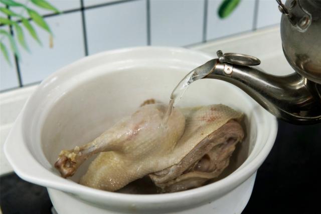 立秋之后，猪肉鸡肉靠边站，秋天最该吃这肉，鲜香温和降秋燥