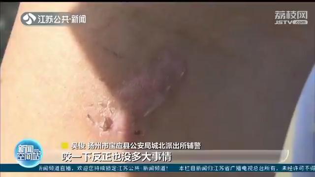 少女冲动欲跳楼，辅警屋顶“抱摔”救人，胳膊却被咬了一口