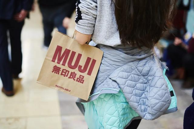受疫情冲击 美国众行业面临裁员、闭店、破产…