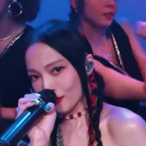 被公司勒索、亲妈压榨、好友欺骗，现实版樊胜