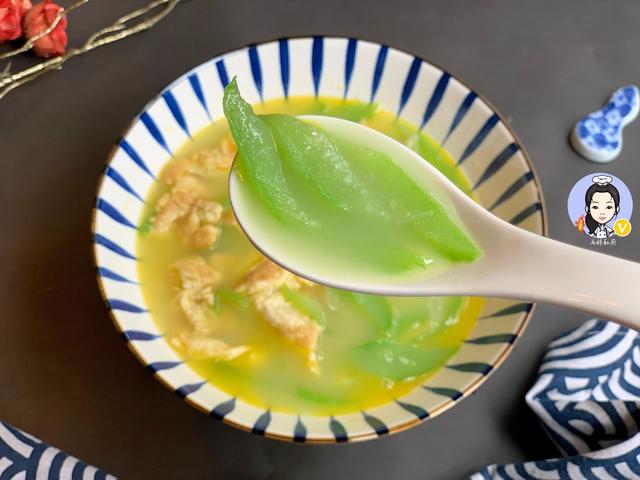 天热，这汤我家三天两头准煮一锅，鲜味十足又营养，10分钟就上桌