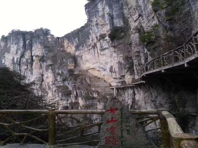 继清江方山、三峡人家之后，游览黄鹤桥峰林景区