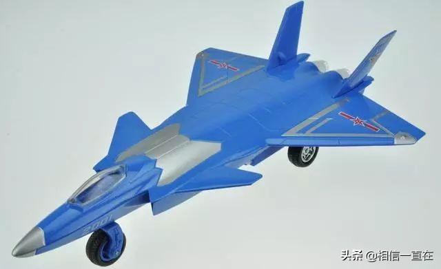 中国首款第四代战斗机歼-20飞机，具备超强隐形