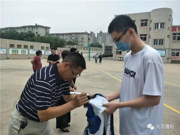濮陽市第十中學進行初中畢業典禮