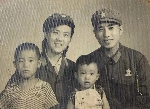 1956年张良因《董存瑞》爆红，一人却写信痛骂，一看署名激动万分