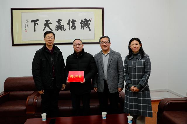 济南新材料产业园区管委会主任陈西武走访慰问园区企业专家人才