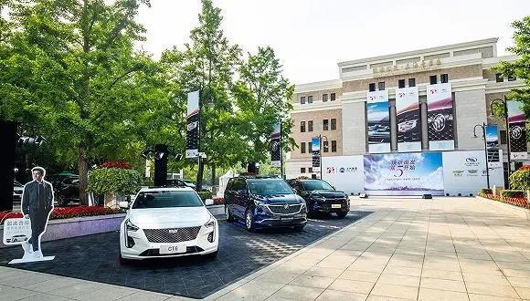 车市21个月来首次增长，特斯拉销量大跌6成，这个4月真没想到
