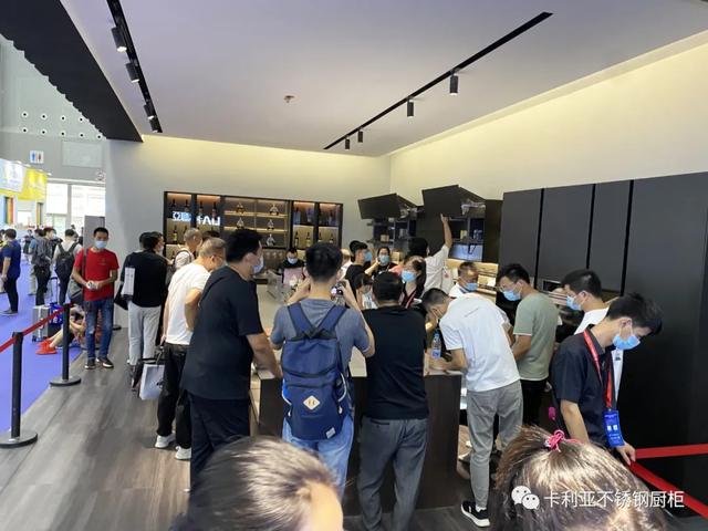 火爆！广州建博会第三天，和记AG平台娱乐官网
不锈钢橱柜展厅再现“人海”