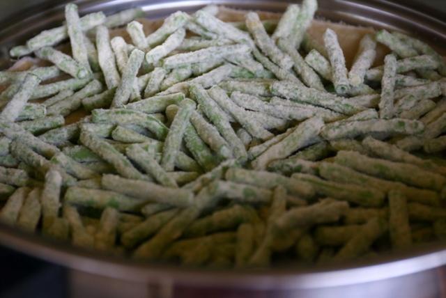 夏天吃不上火的，蒸令蔬菜-粉蒸豆角，不流失，糯香甜