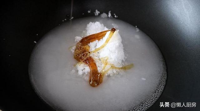 童年最爱吃的蜂窝糖这样做，吃起来脆脆的，酥酥的，不发硬