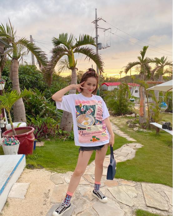 当妈的邓莎素颜太真实，虽然有点黑眼圈，但是