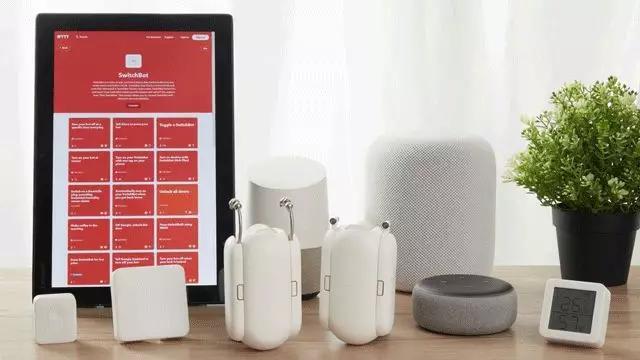 窗帘杆按上这个小装置，普通窗帘也能变智能，太神奇了