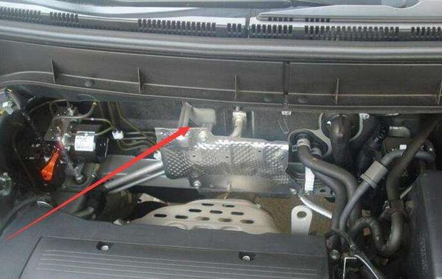 你的车表面光鲜亮丽配置高，“暗地里”却被这样省成本