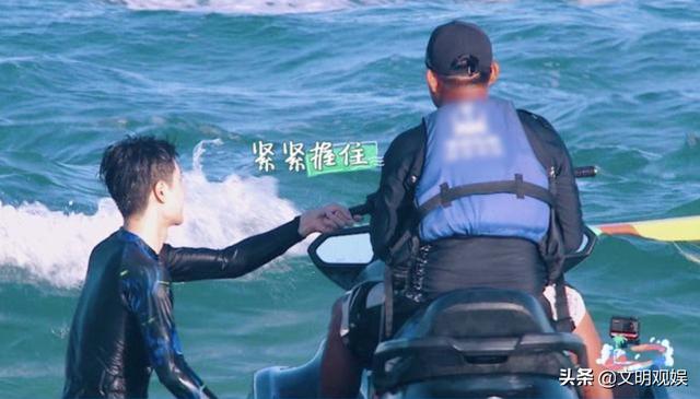 王一博踢馆《夏日冲浪店》，首次挑战便成功，