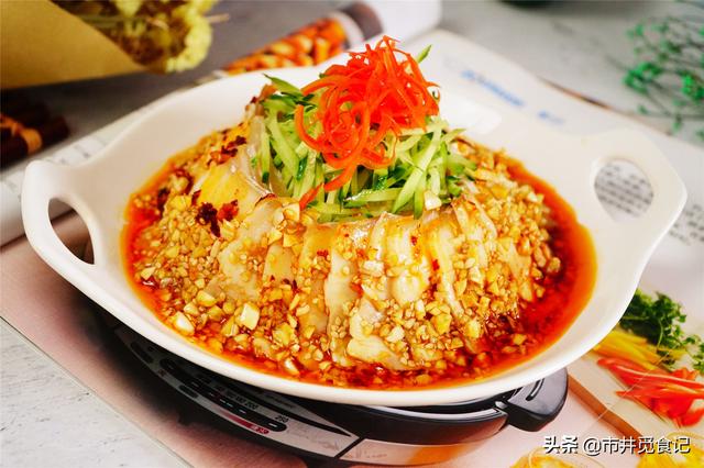 蒜泥白肉简单家常做法，好吃全因这碗料汁，学会味道不比饭店差